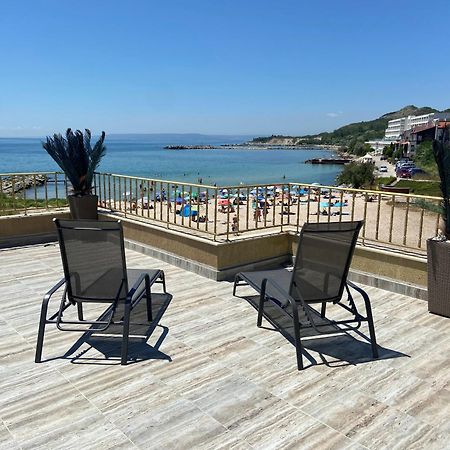 First Line On The Beach Cosy Sea Paradise Apartments Kavarna Eksteriør billede
