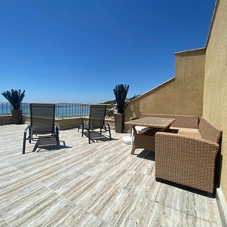 First Line On The Beach Cosy Sea Paradise Apartments Kavarna Eksteriør billede