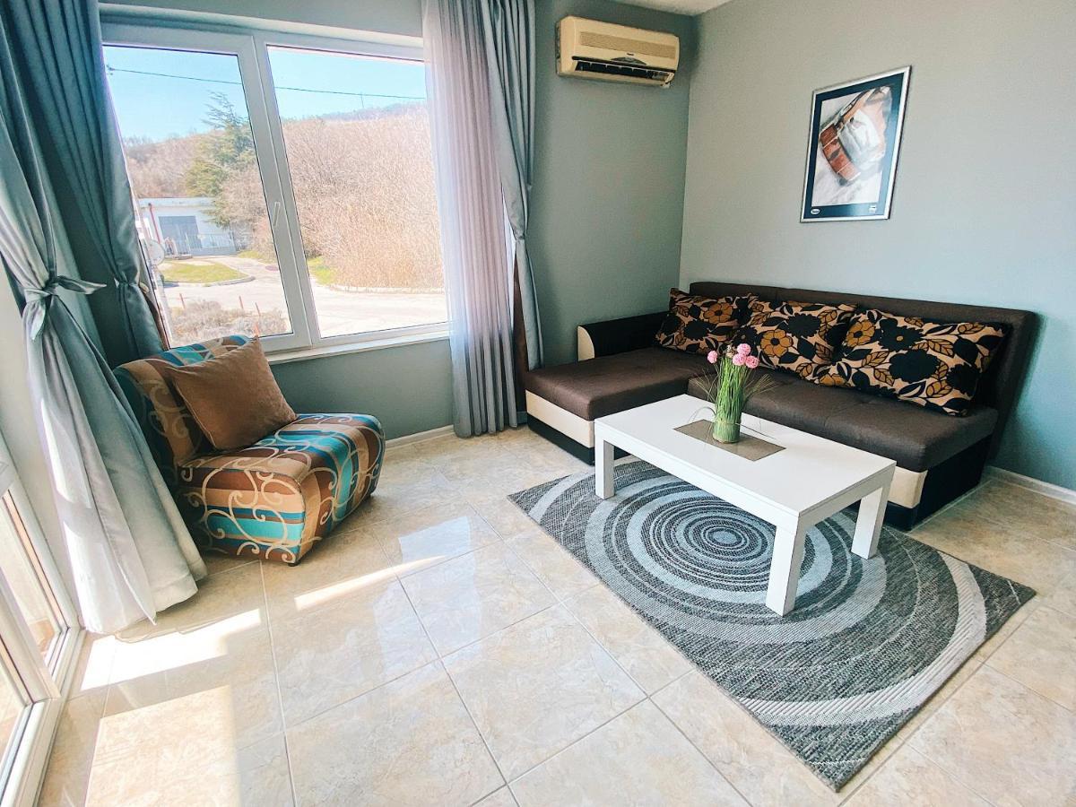 First Line On The Beach Cosy Sea Paradise Apartments Kavarna Eksteriør billede