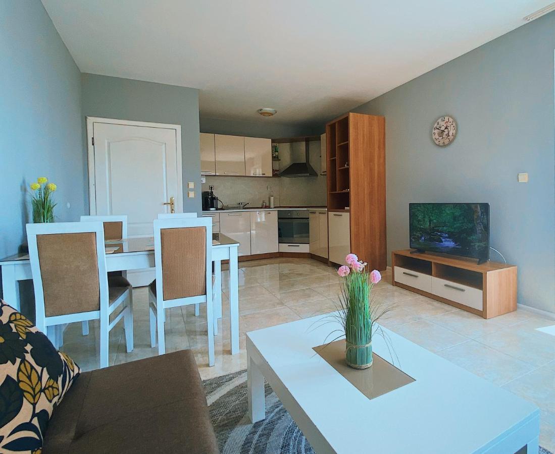 First Line On The Beach Cosy Sea Paradise Apartments Kavarna Eksteriør billede