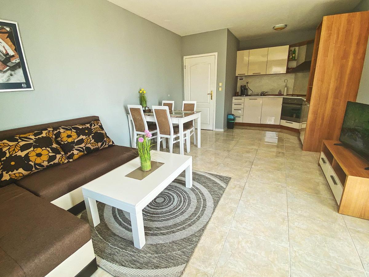 First Line On The Beach Cosy Sea Paradise Apartments Kavarna Eksteriør billede