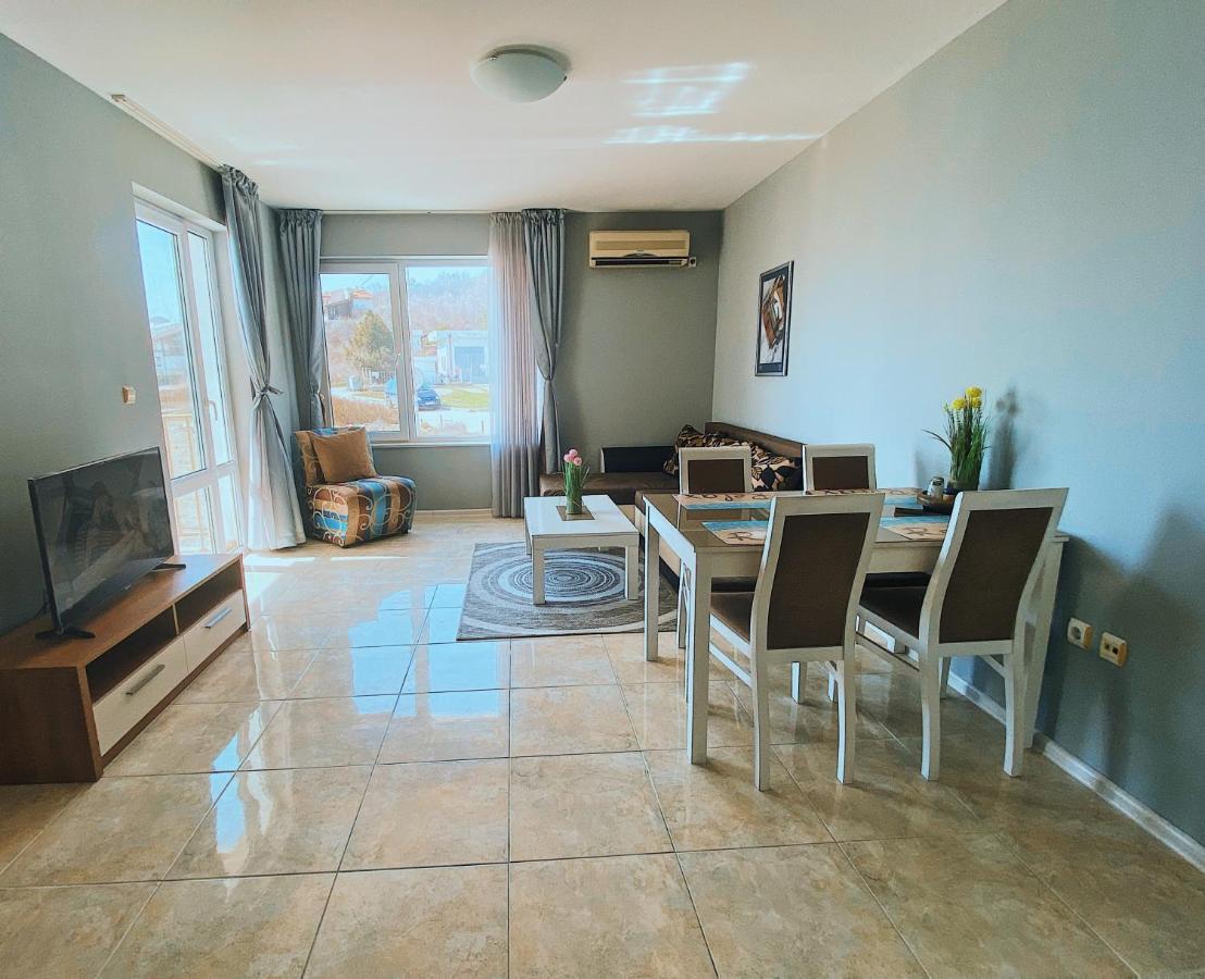 First Line On The Beach Cosy Sea Paradise Apartments Kavarna Eksteriør billede
