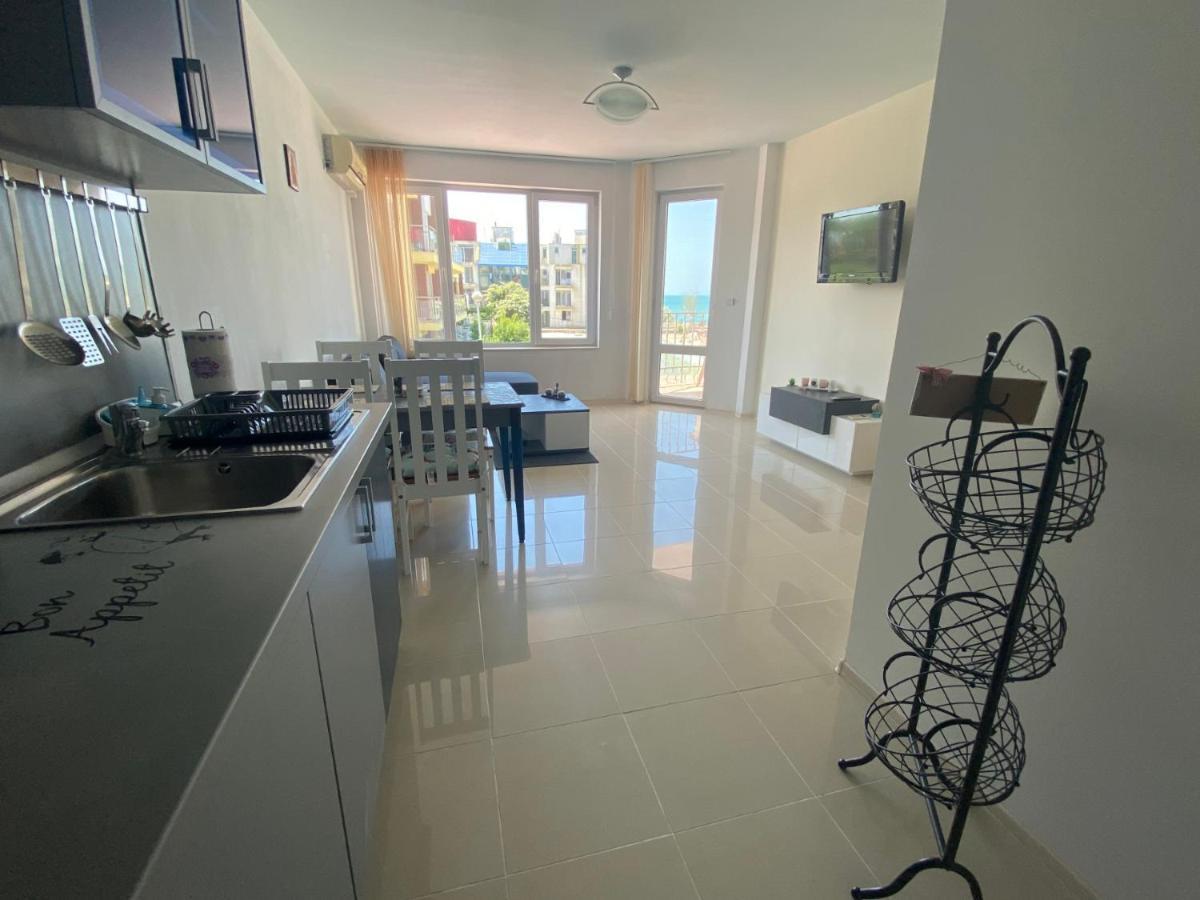 First Line On The Beach Cosy Sea Paradise Apartments Kavarna Eksteriør billede