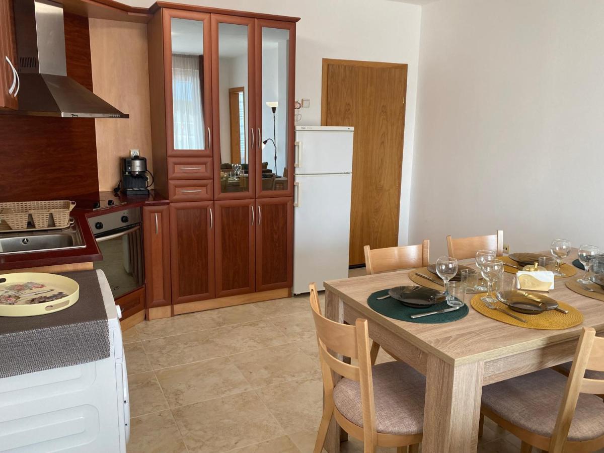 First Line On The Beach Cosy Sea Paradise Apartments Kavarna Eksteriør billede