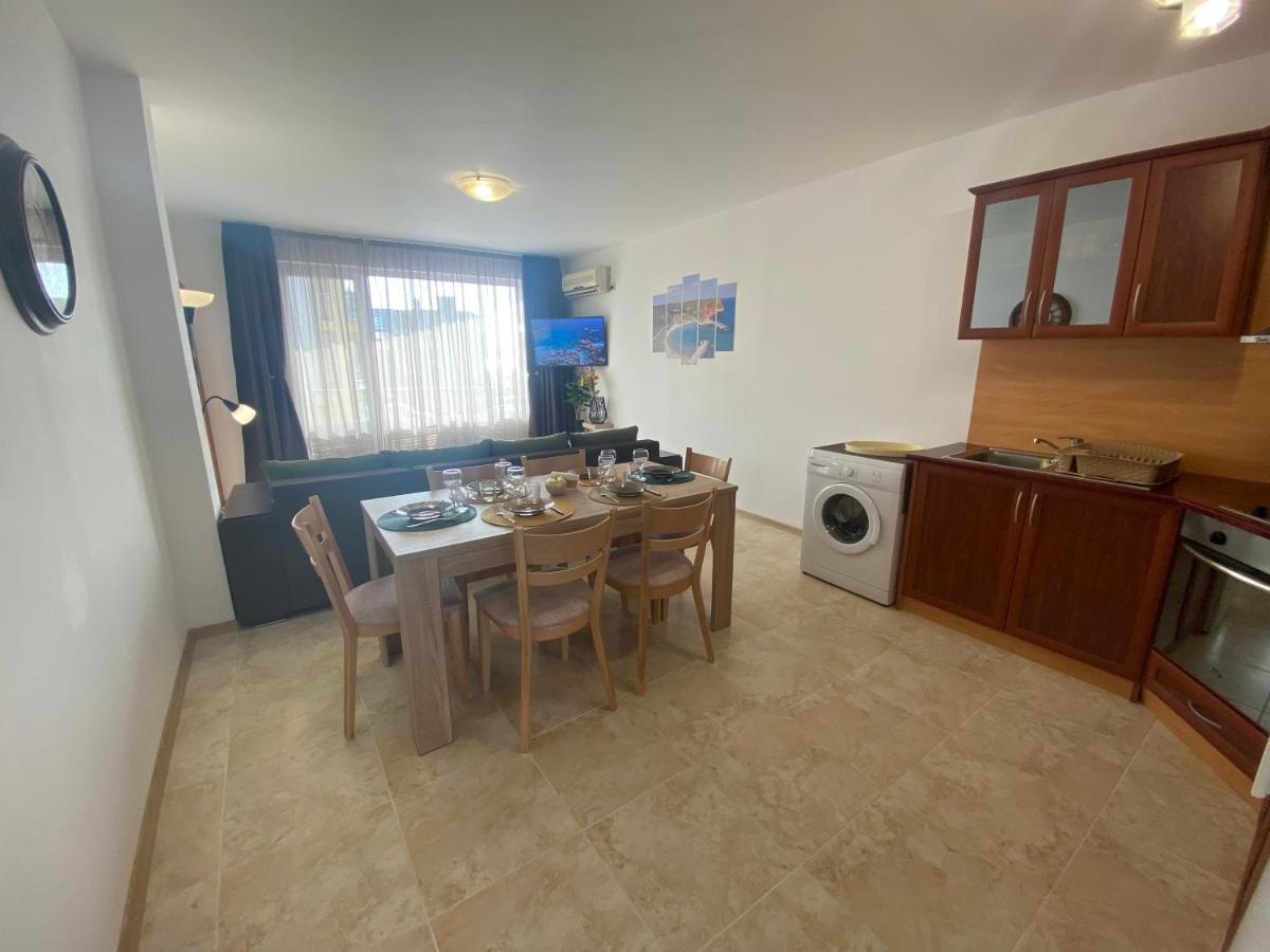 First Line On The Beach Cosy Sea Paradise Apartments Kavarna Eksteriør billede