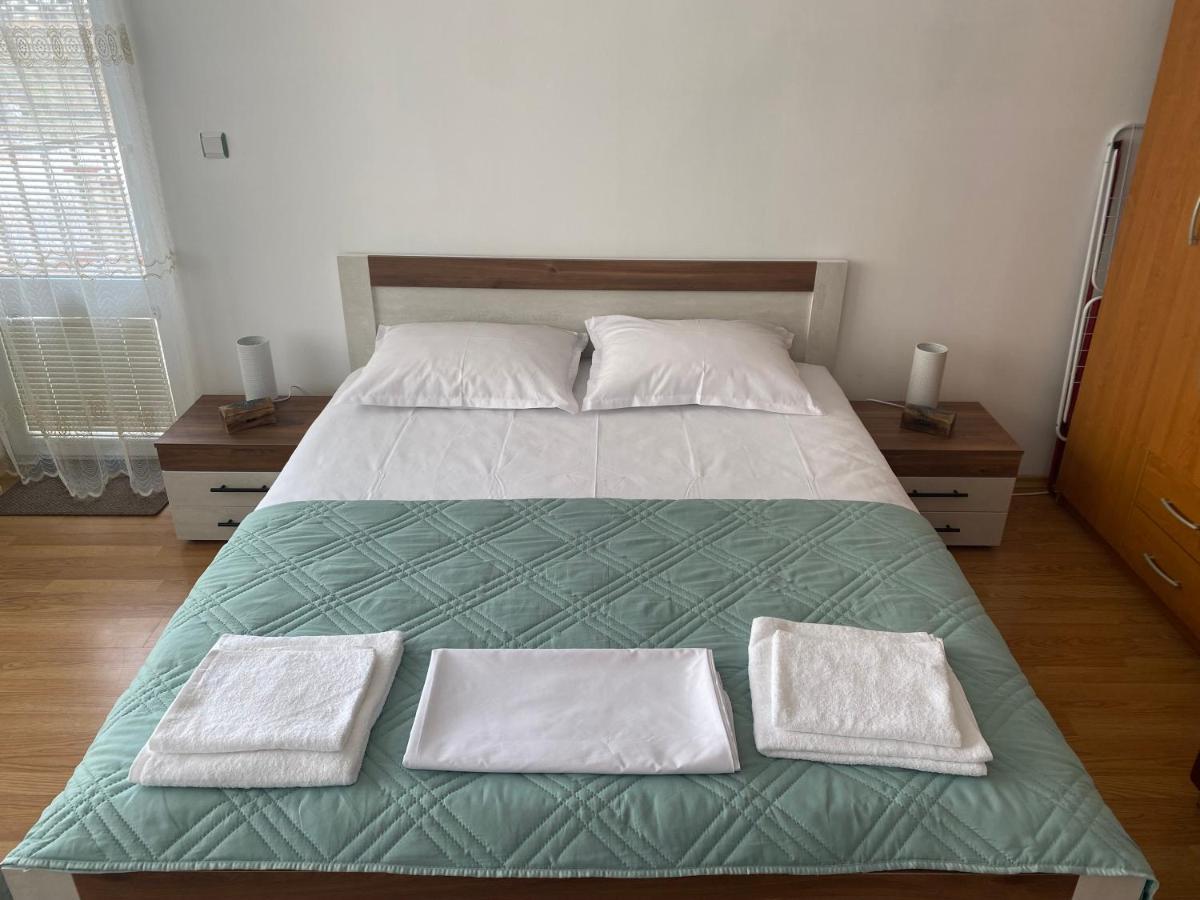First Line On The Beach Cosy Sea Paradise Apartments Kavarna Eksteriør billede