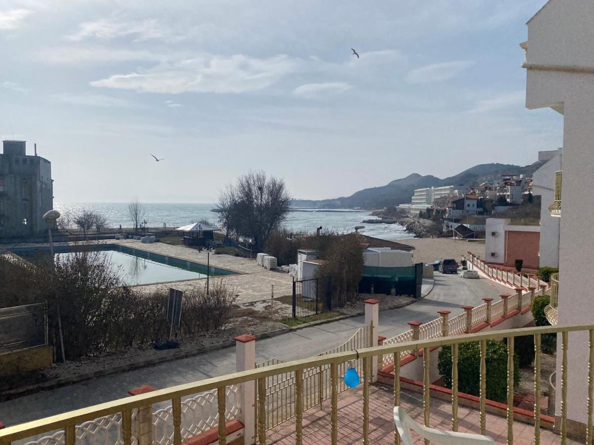First Line On The Beach Cosy Sea Paradise Apartments Kavarna Eksteriør billede