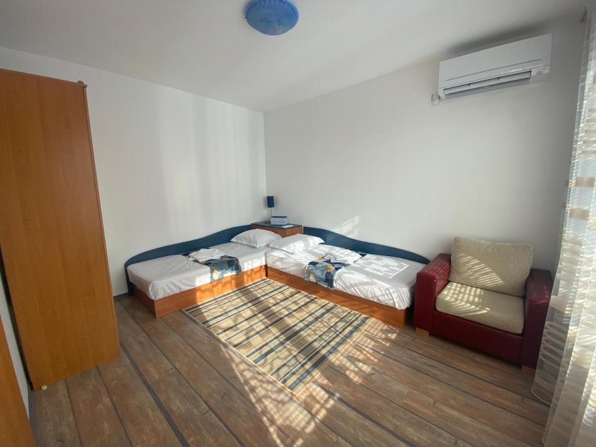 First Line On The Beach Cosy Sea Paradise Apartments Kavarna Eksteriør billede