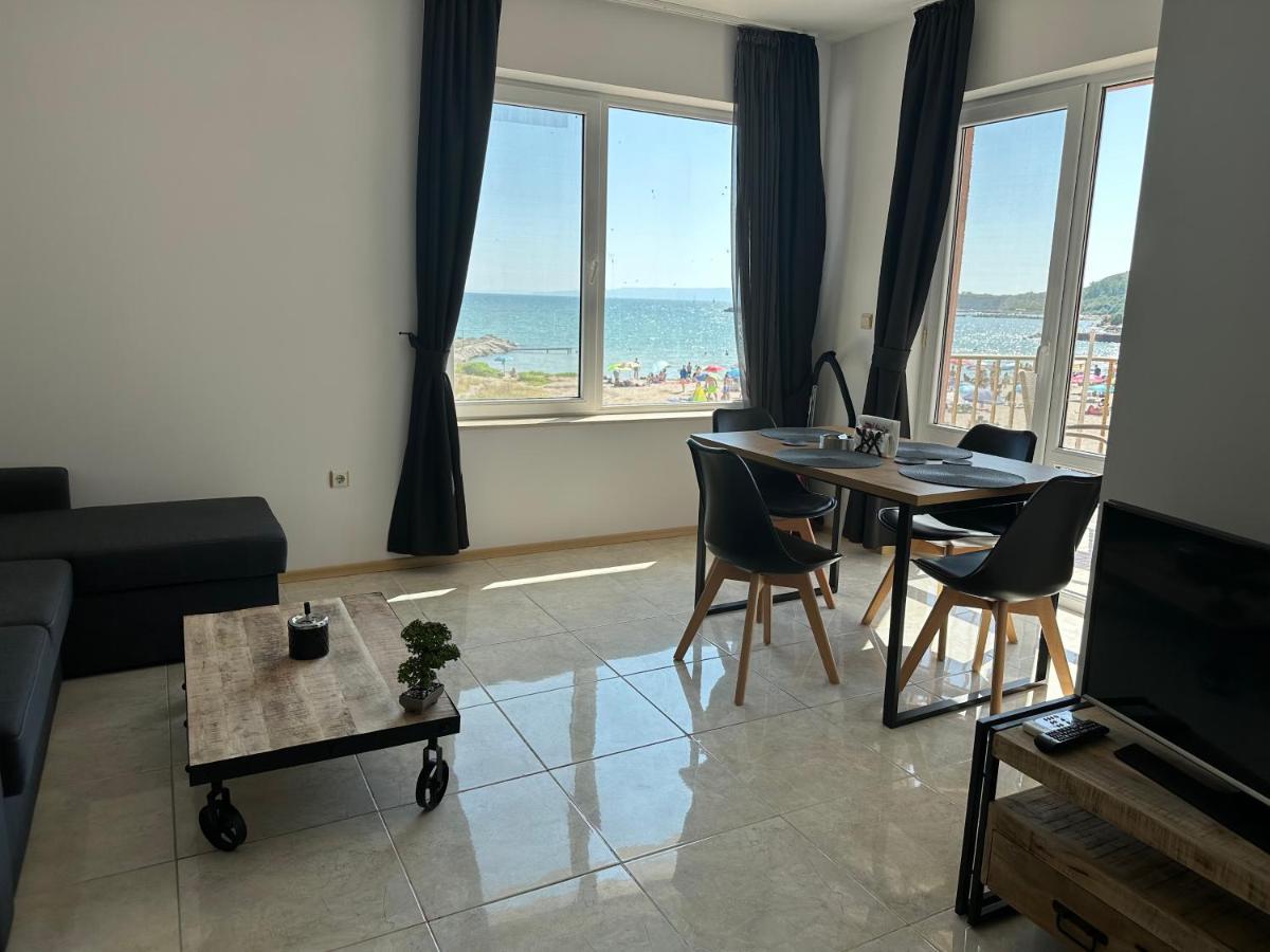 First Line On The Beach Cosy Sea Paradise Apartments Kavarna Eksteriør billede
