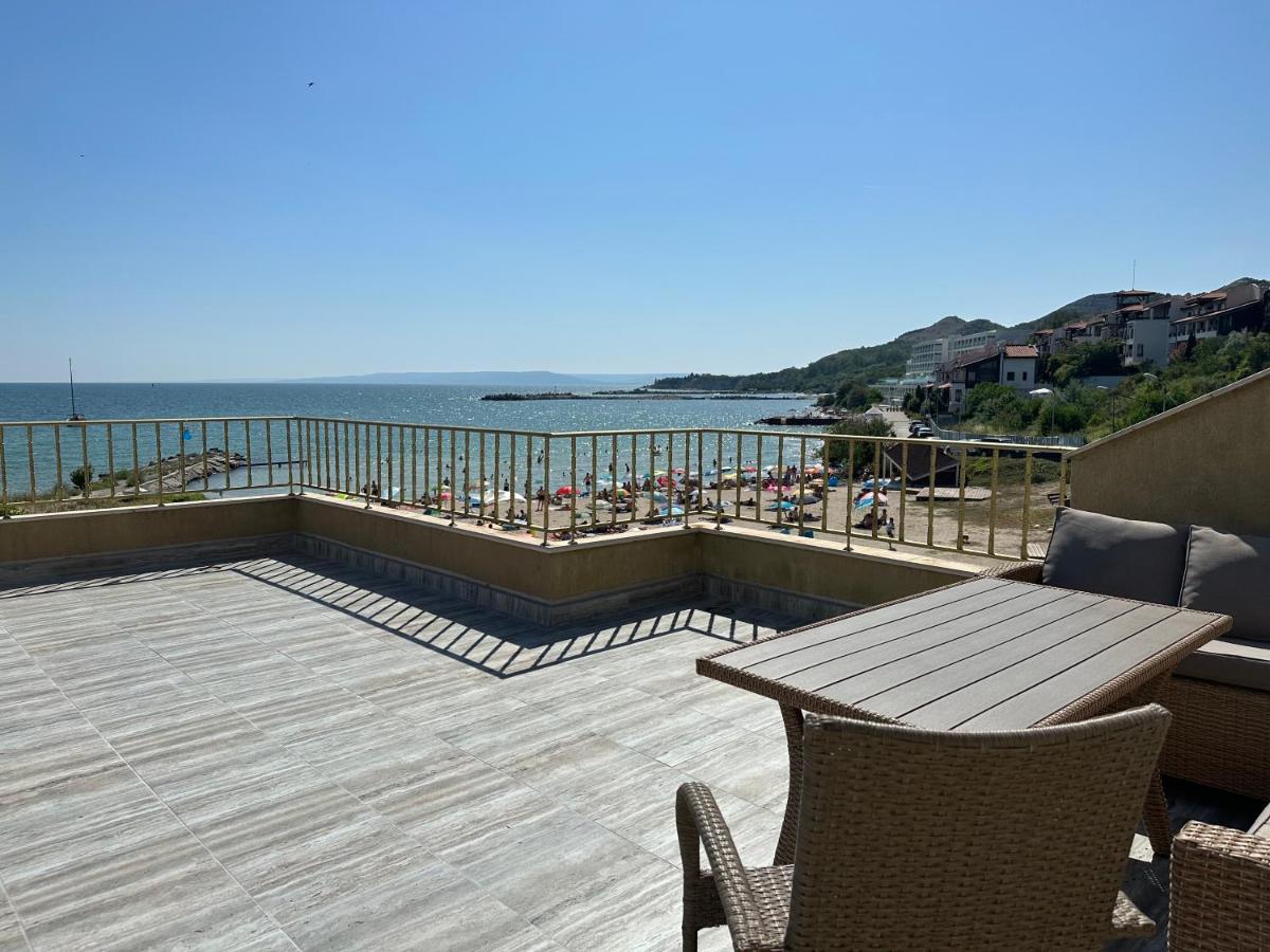 First Line On The Beach Cosy Sea Paradise Apartments Kavarna Eksteriør billede