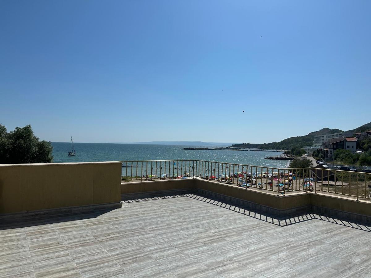 First Line On The Beach Cosy Sea Paradise Apartments Kavarna Eksteriør billede