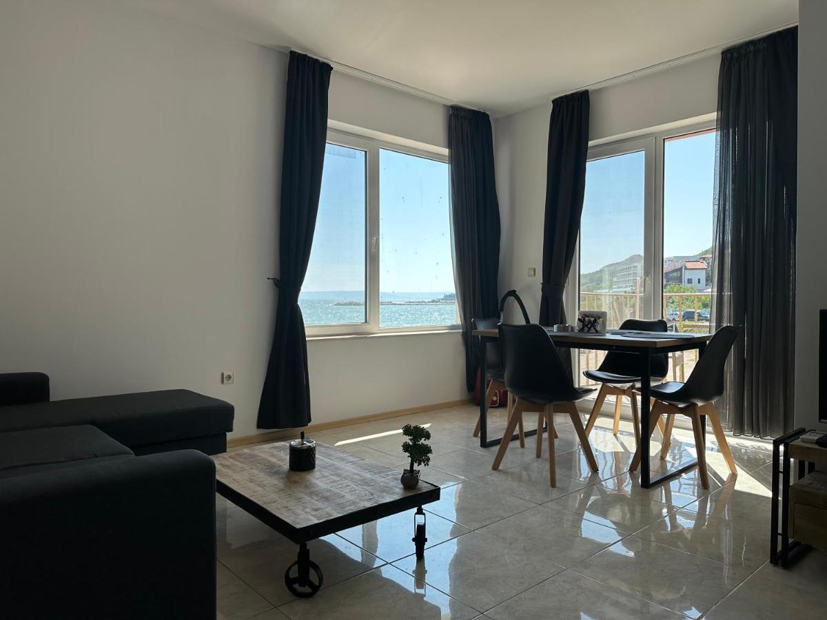 First Line On The Beach Cosy Sea Paradise Apartments Kavarna Eksteriør billede