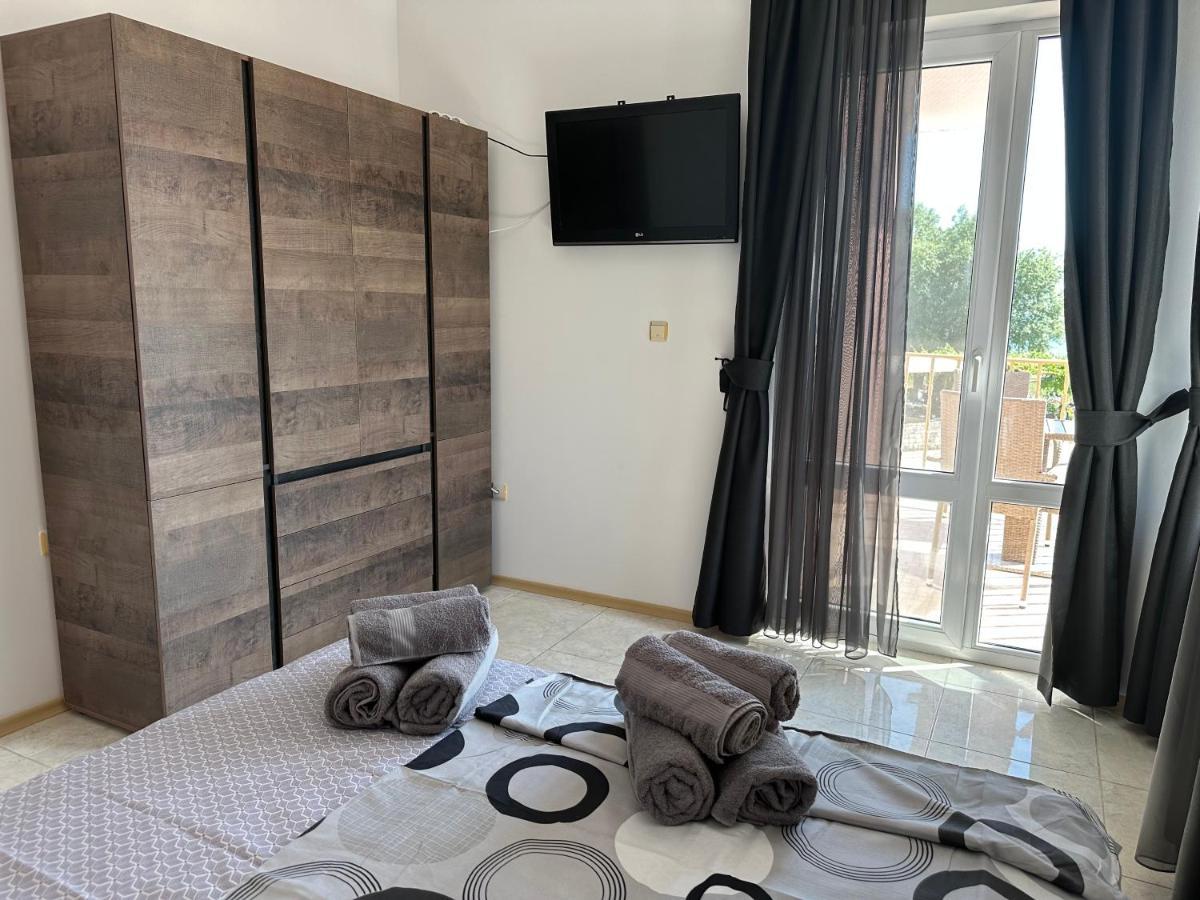 First Line On The Beach Cosy Sea Paradise Apartments Kavarna Eksteriør billede