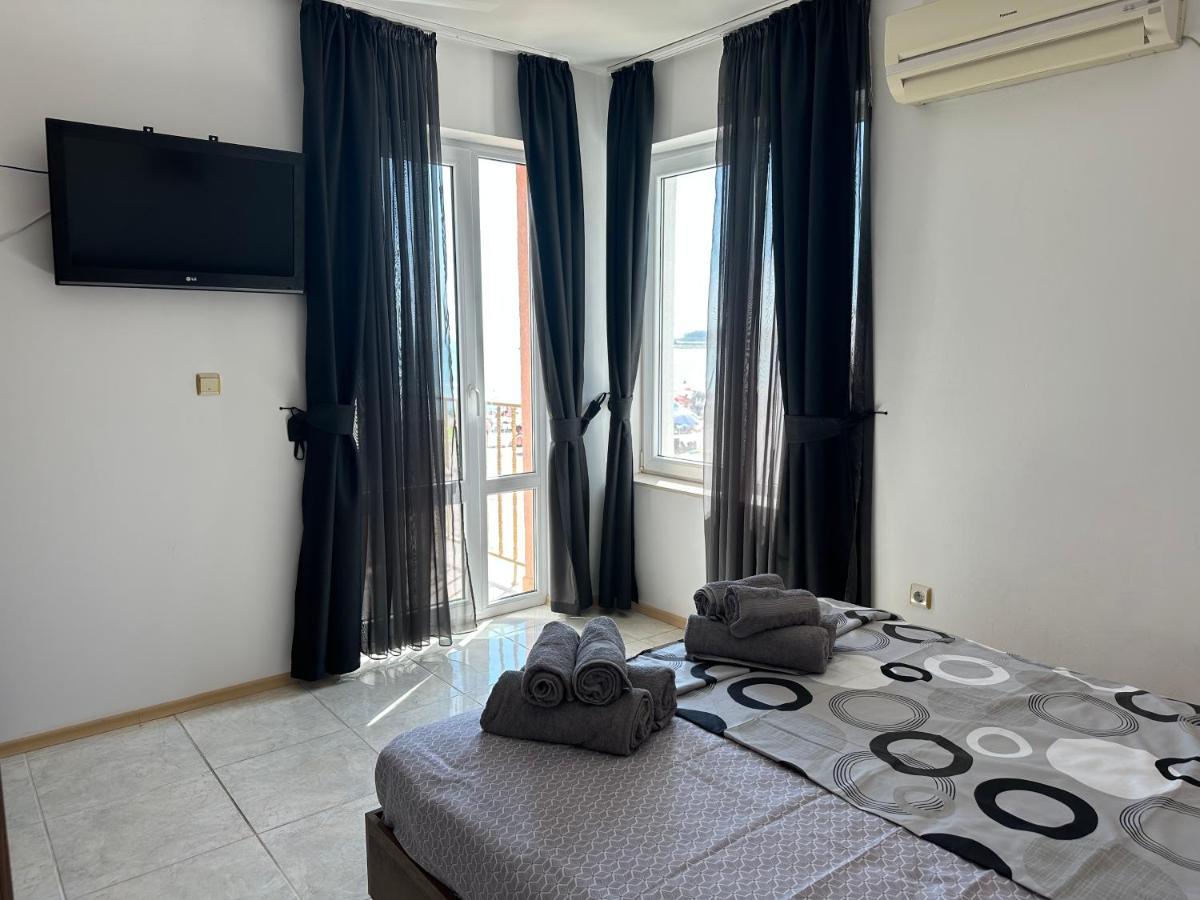 First Line On The Beach Cosy Sea Paradise Apartments Kavarna Eksteriør billede