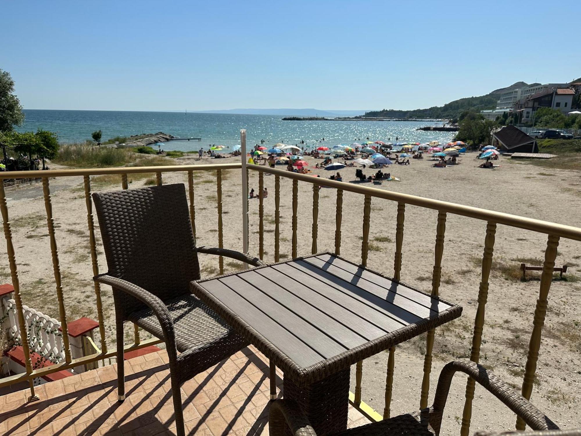 First Line On The Beach Cosy Sea Paradise Apartments Kavarna Eksteriør billede