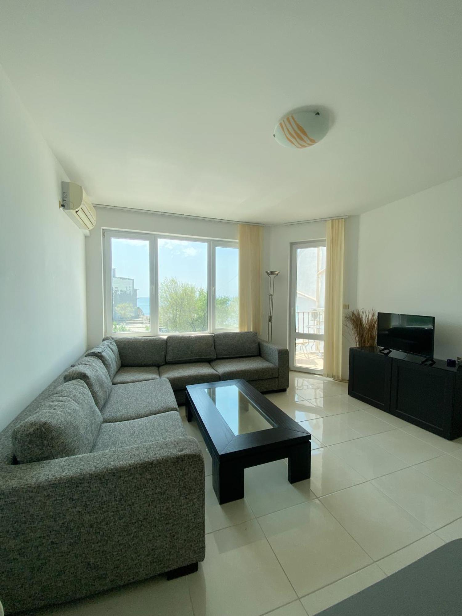 First Line On The Beach Cosy Sea Paradise Apartments Kavarna Eksteriør billede