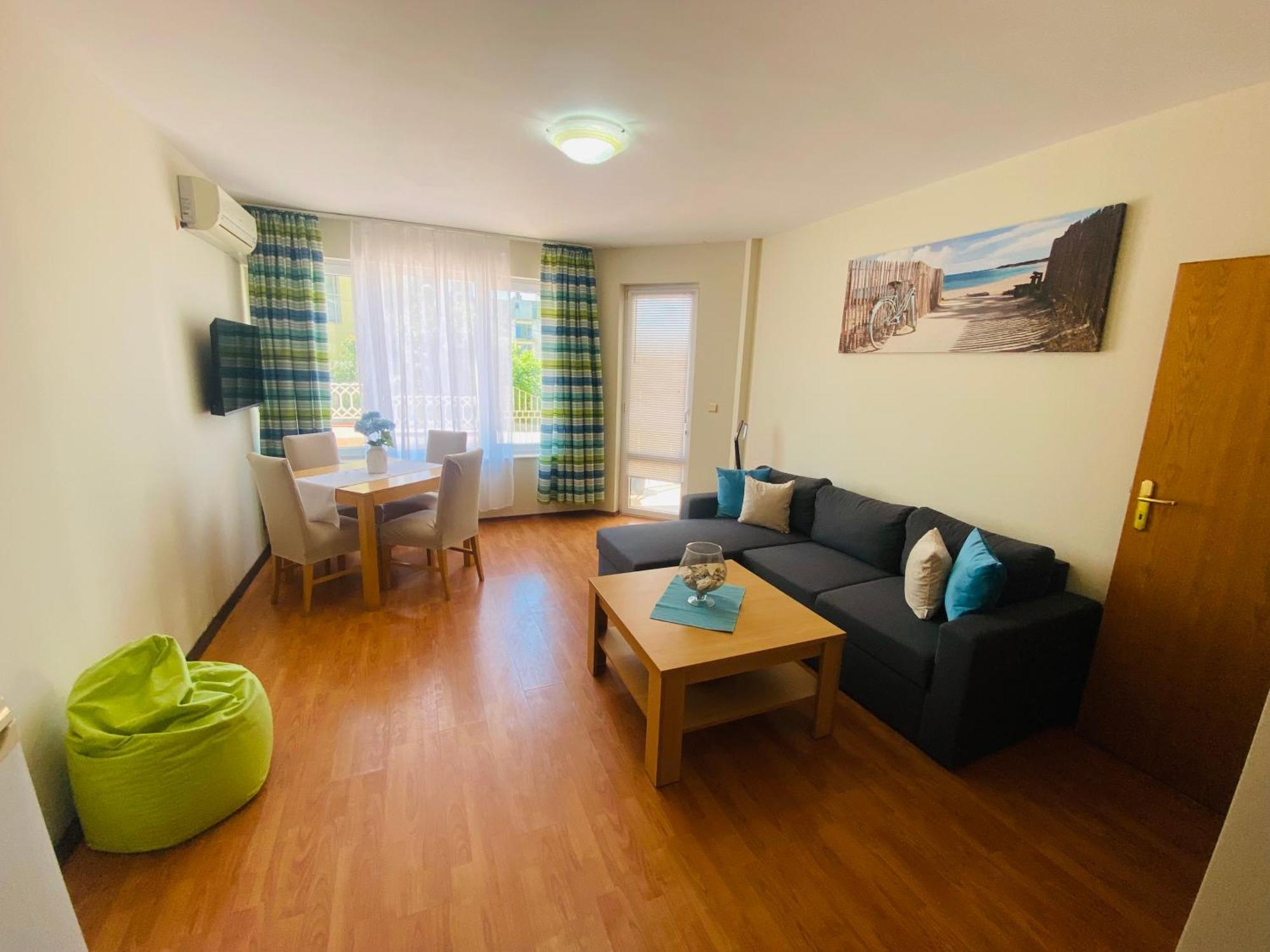 First Line On The Beach Cosy Sea Paradise Apartments Kavarna Eksteriør billede